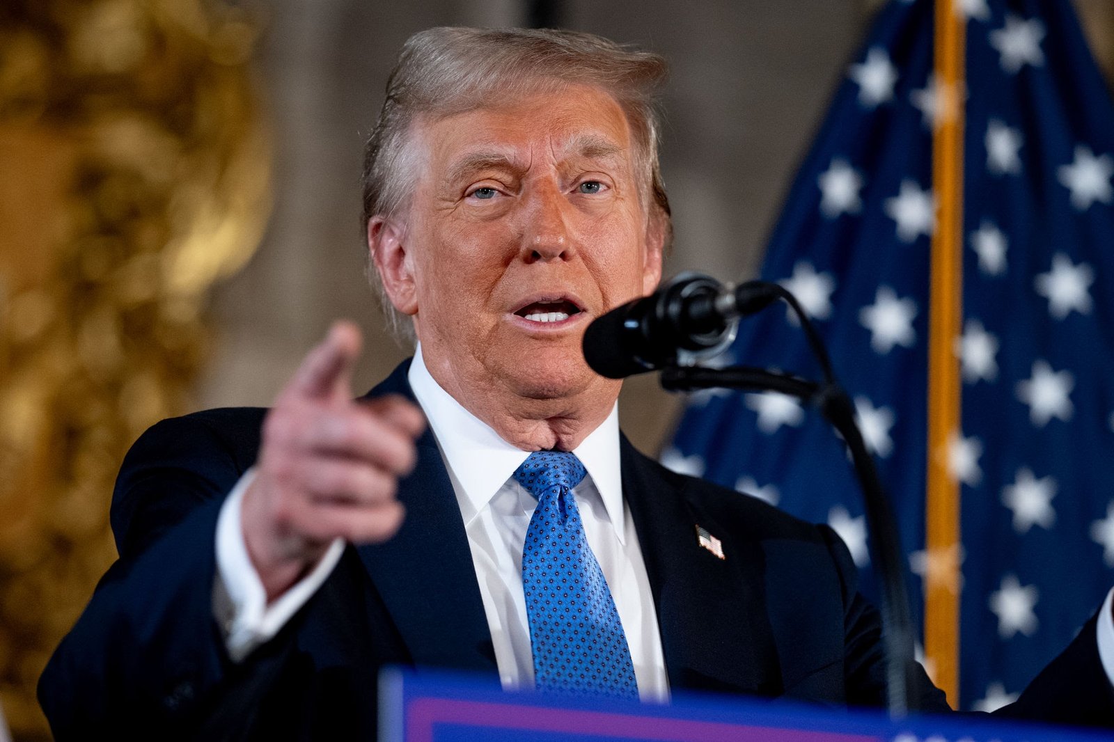 Trump threatens 35% tariffs on Canadian goods